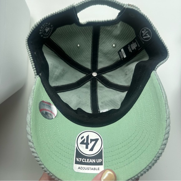 LA hat - Picture 3 of 3